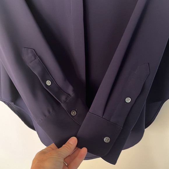 Theory Petite Small woman’s button up blouse - Picture 4 of 5